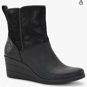UGG Black Leather Renatta Wedge Boots With Fur Women’s size 10